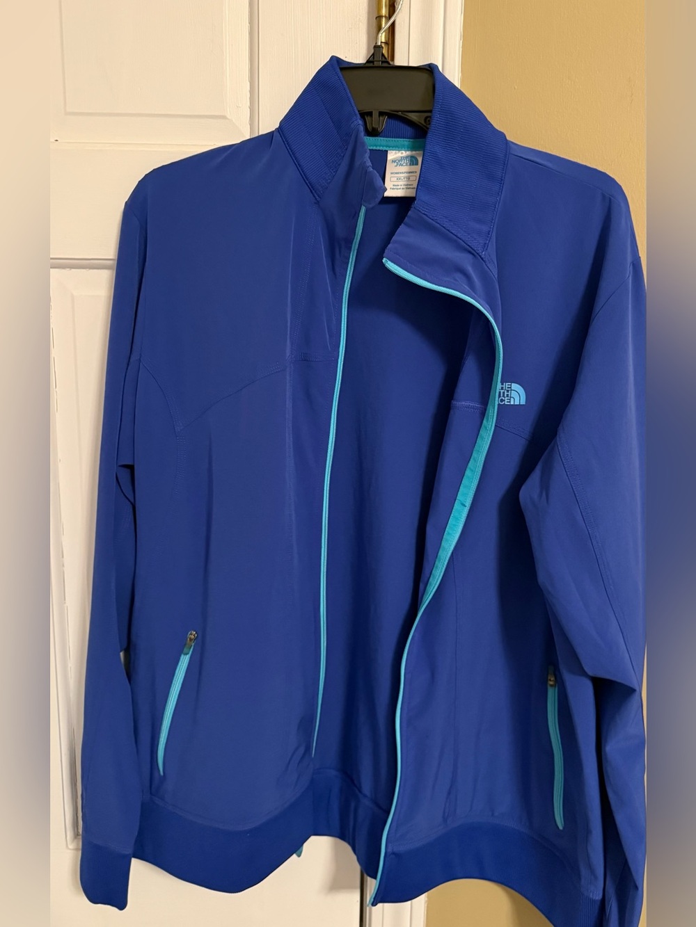 The North Face Women’s Blue Lightweight Jacket size XXL